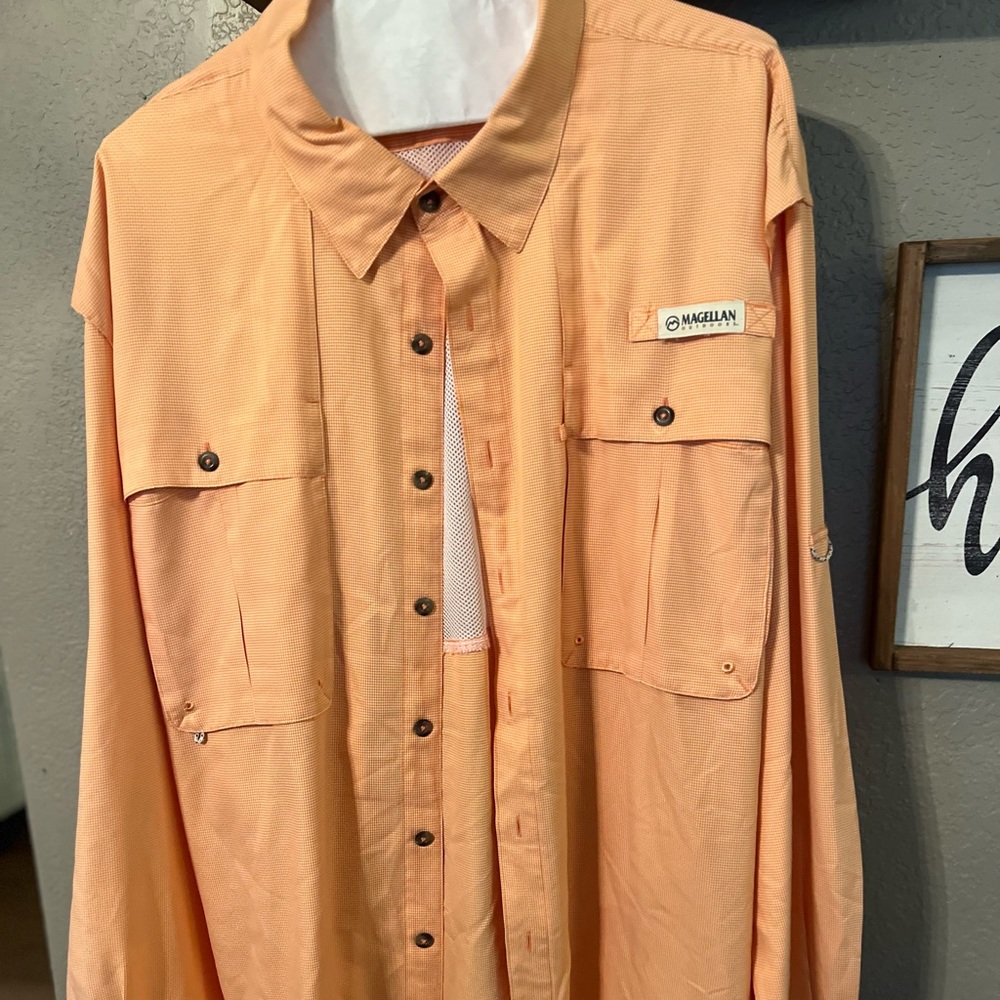 Men’s Magellan outdoor shirt. In great condition. Lightweight material.